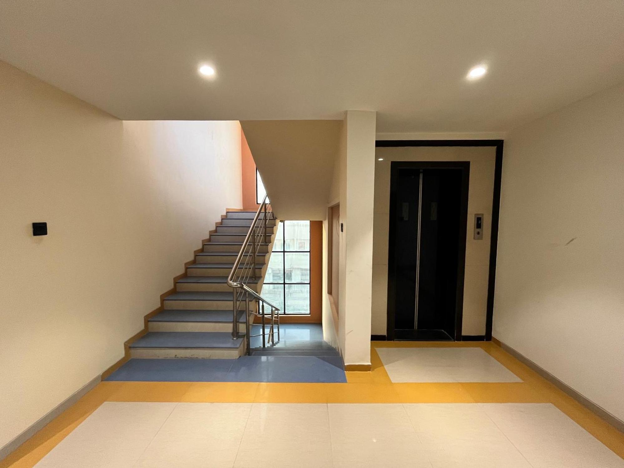 Hotel Avenue Plaza Mundra Kültér fotó